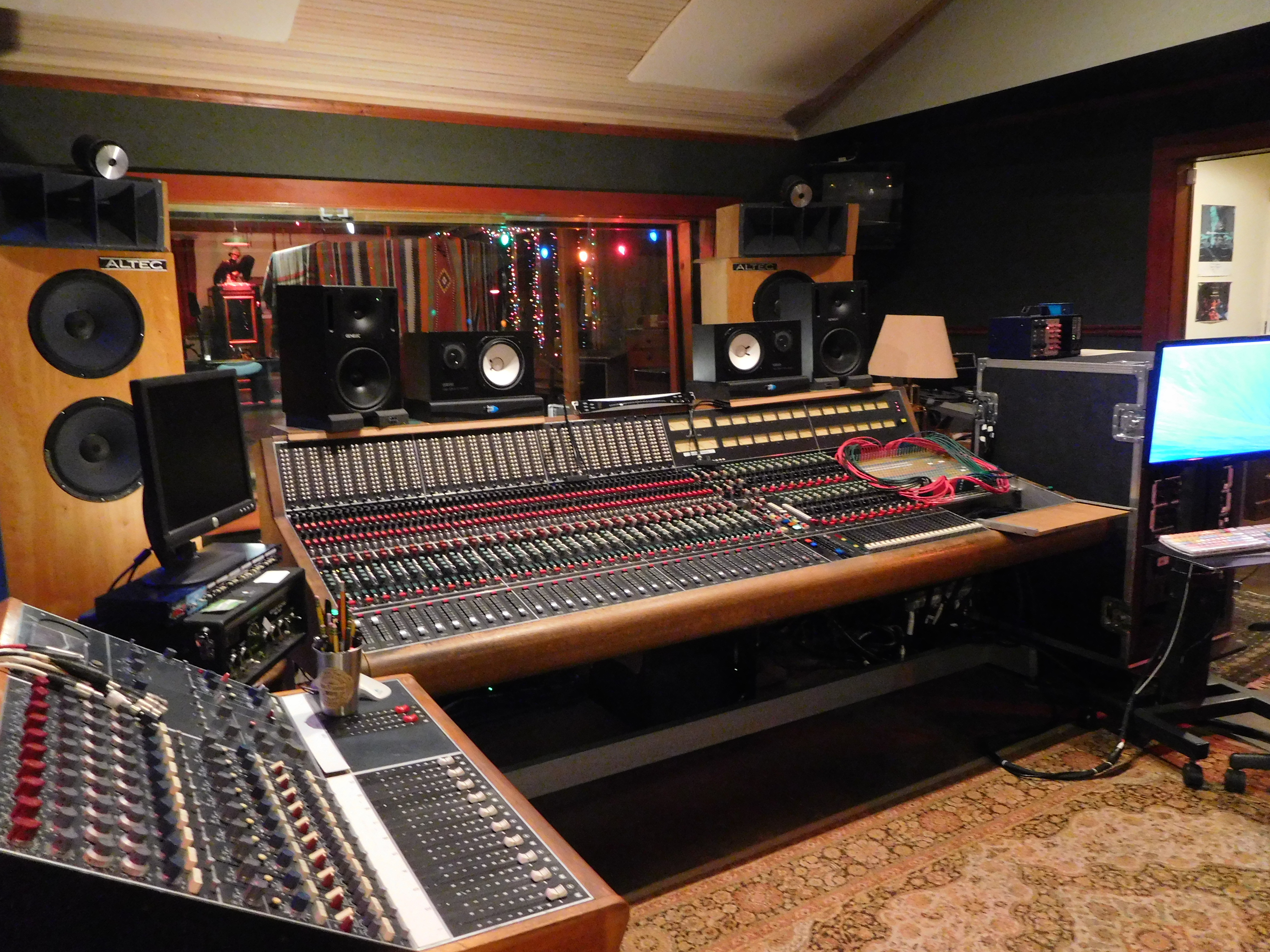 A studio you'll want to hibernate in: Bear Creek Studio